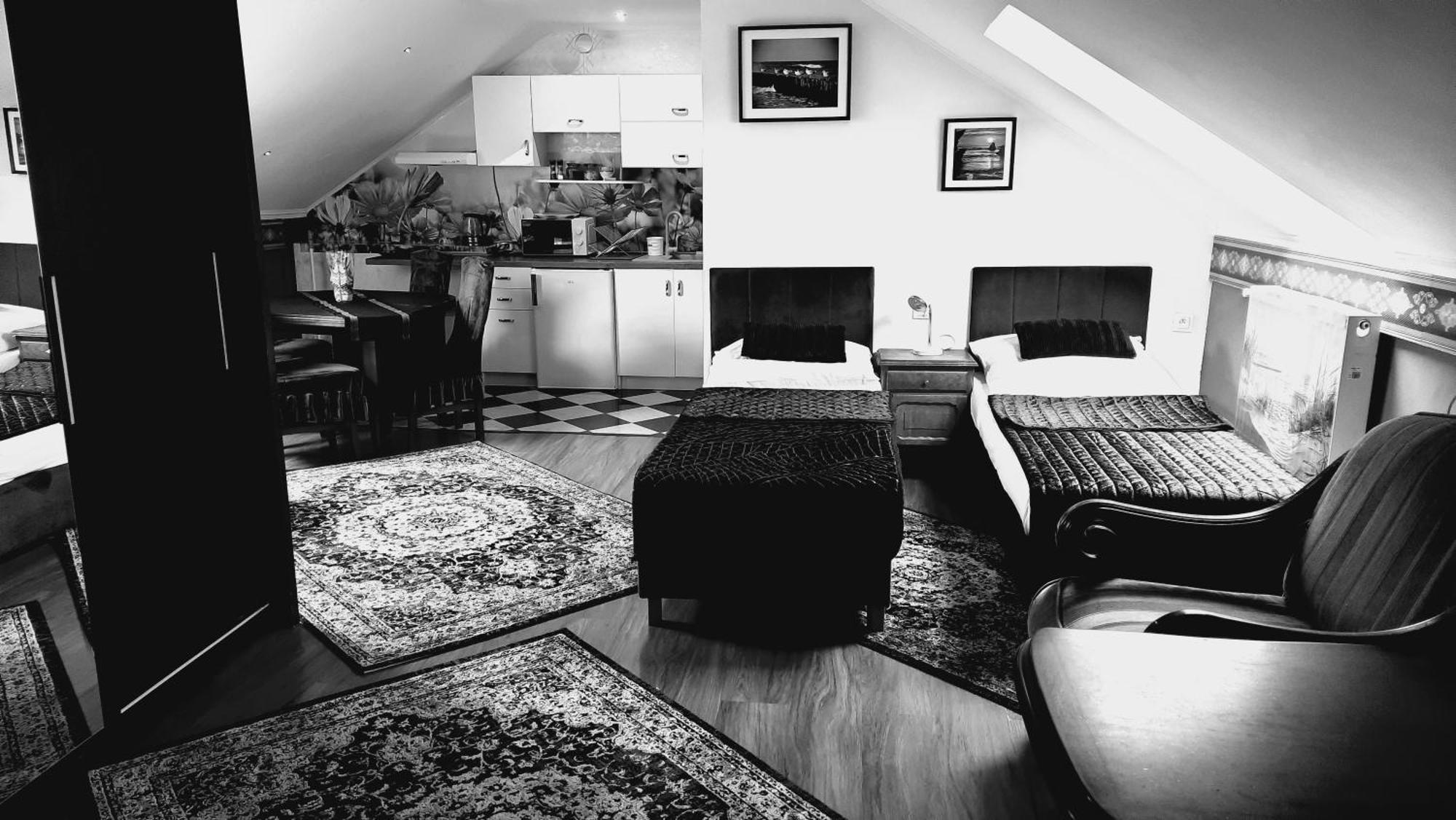 Hotel Rezydencja Rosa プシェムィシル エクステリア 写真