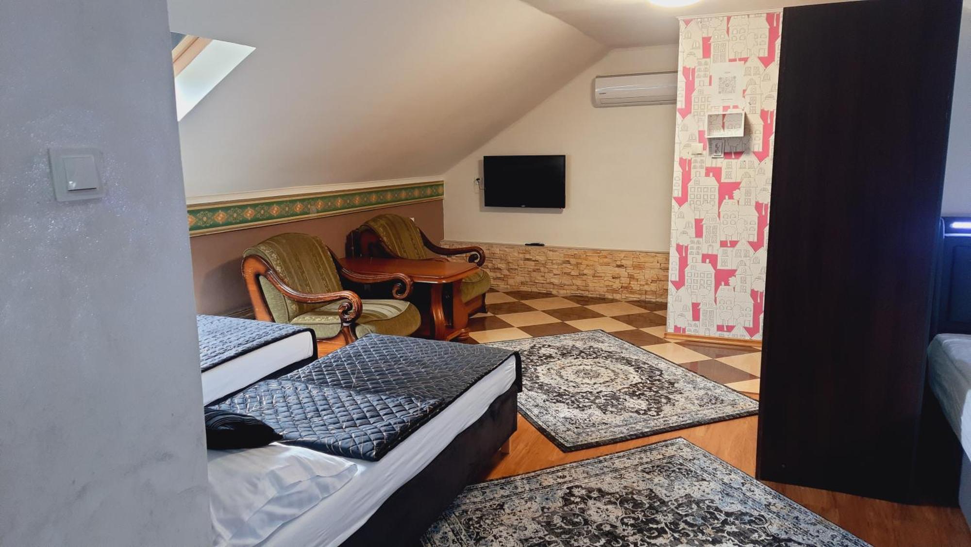 Hotel Rezydencja Rosa プシェムィシル エクステリア 写真