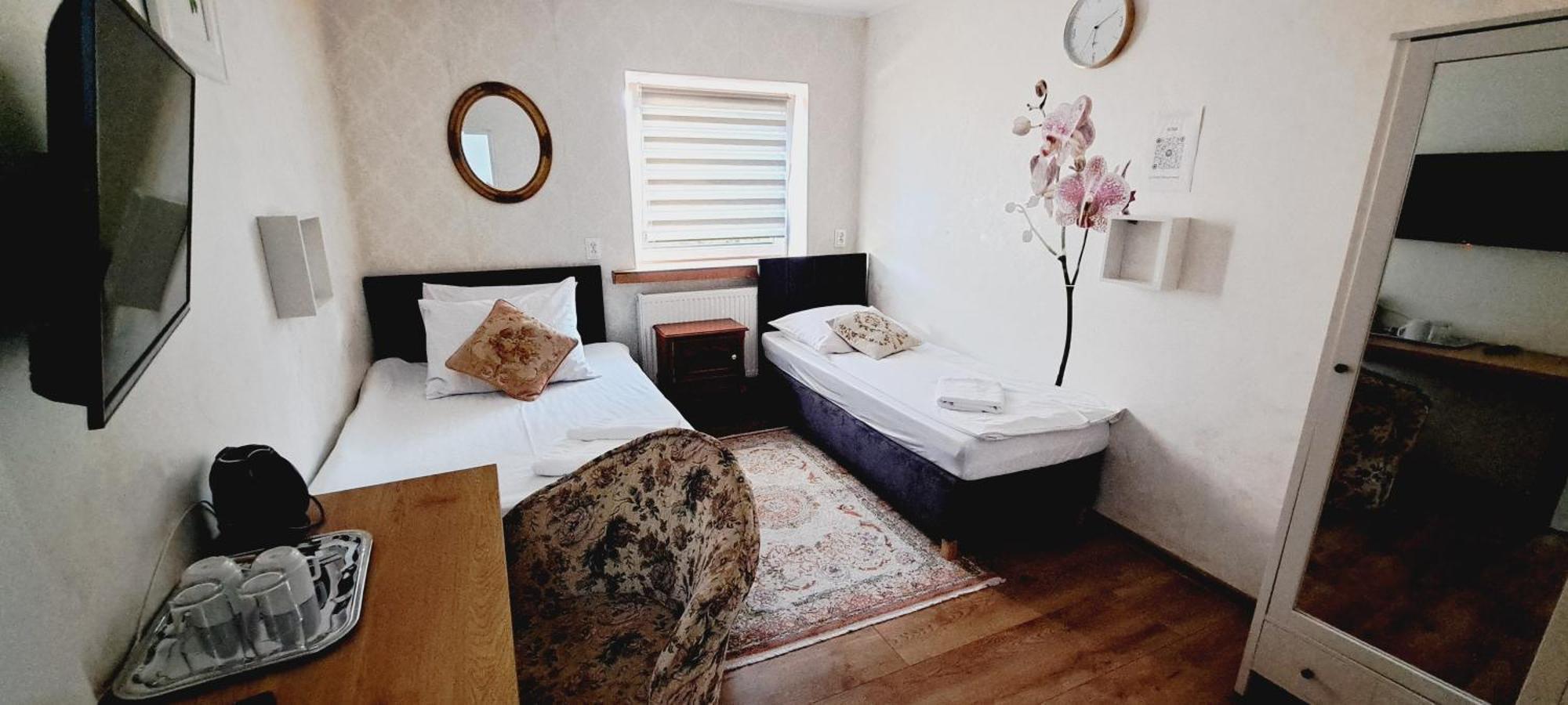 Hotel Rezydencja Rosa プシェムィシル エクステリア 写真