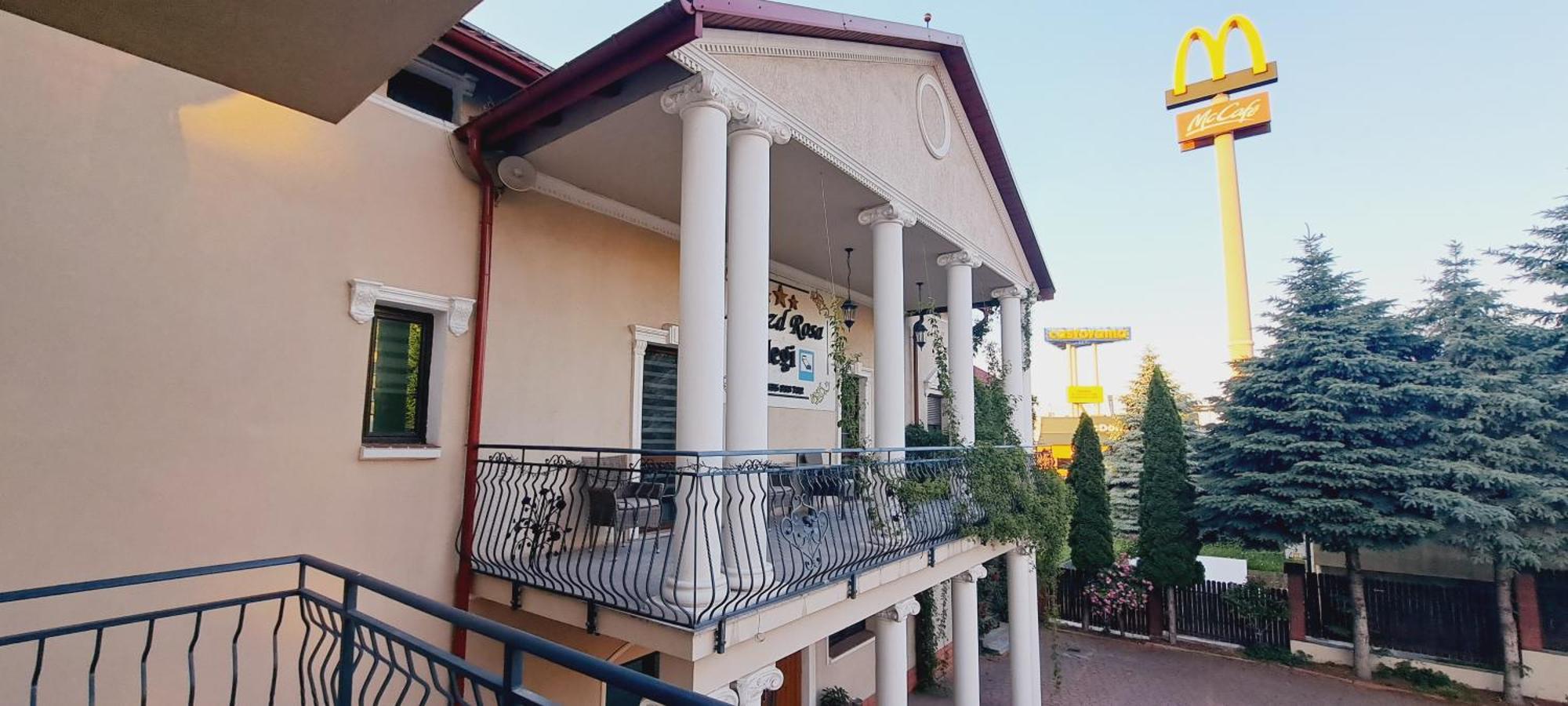 Hotel Rezydencja Rosa プシェムィシル エクステリア 写真